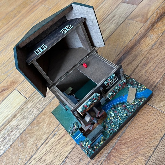 Vintage 70s Swiss Vienna Woods House Music Box - Picture 3 of 7